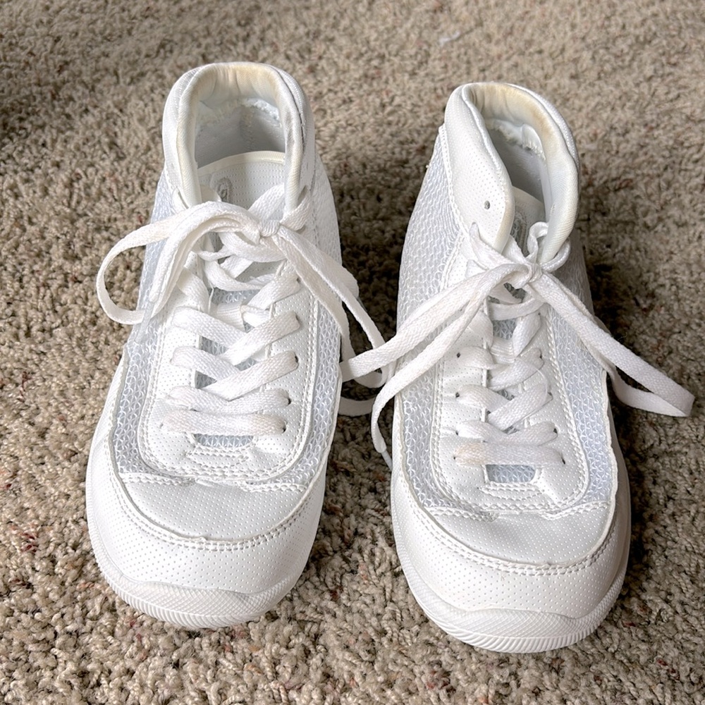 V-RO No Limit High Top cheer shoes, women’s size 6.5